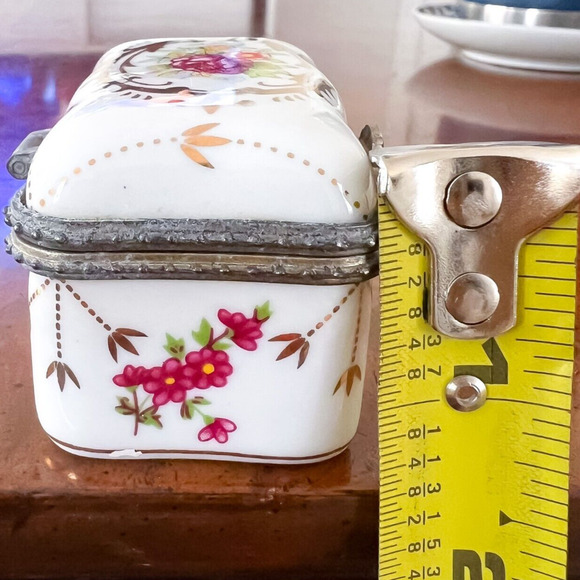 Porcelanas LF Vintage Trinket Box Victorian Porcelain Cameo Enamel Metal Flowers - Picture 12 of 12